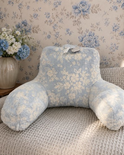 Shabby chic light - light, white
